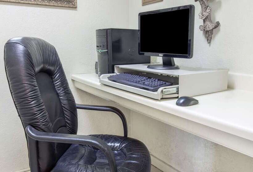 هتل Super 8 By Wyndham Tyler Tx