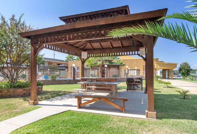 هتل Super 8 By Wyndham Tyler Tx