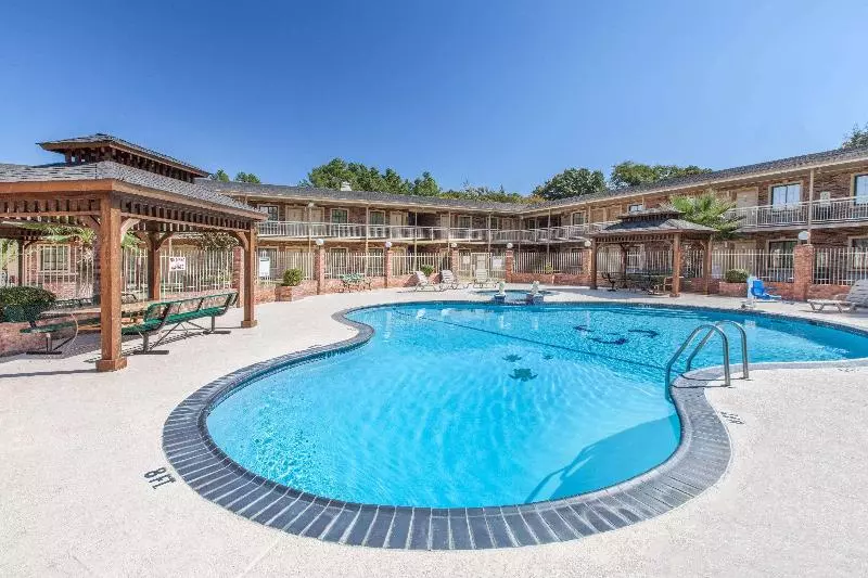 Hotel Super 8 By Wyndham Tyler Tx