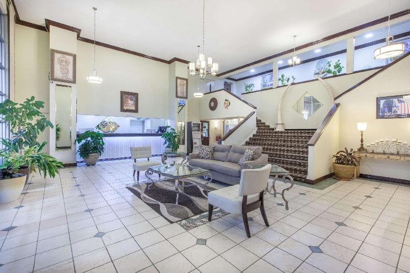 هتل Super 8 By Wyndham Tyler Tx