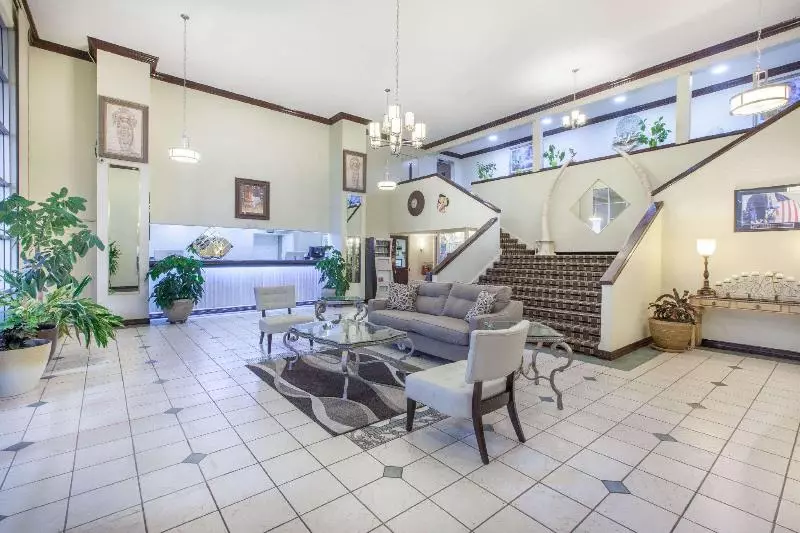 Hotel Super 8 By Wyndham Tyler Tx