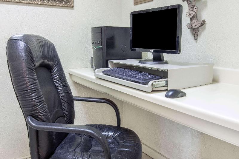 هتل Super 8 By Wyndham Tyler Tx