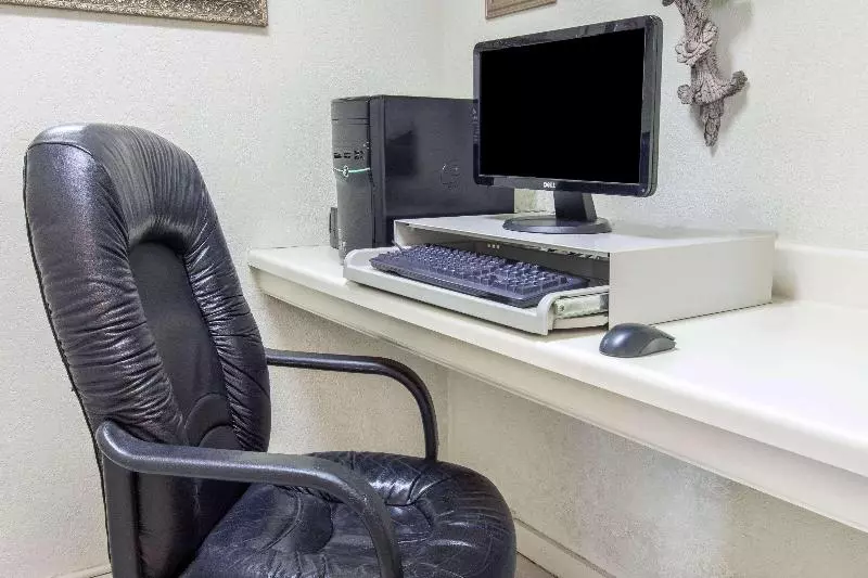 Hotel Super 8 By Wyndham Tyler Tx