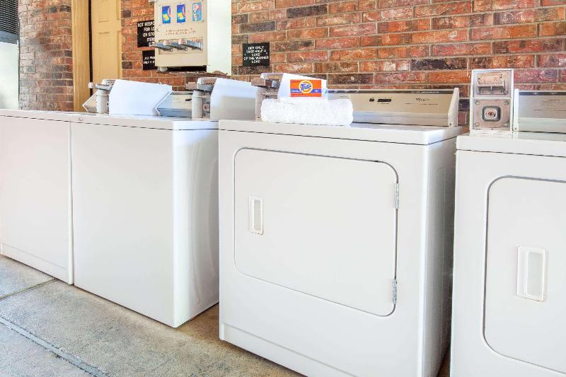 هتل Super 8 By Wyndham Tyler Tx