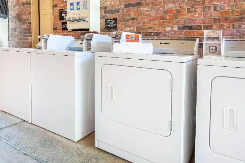 Hotel Super 8 By Wyndham Tyler Tx