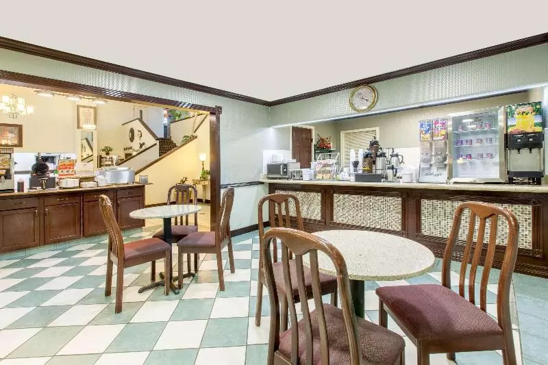 Hotel Super 8 By Wyndham Tyler Tx