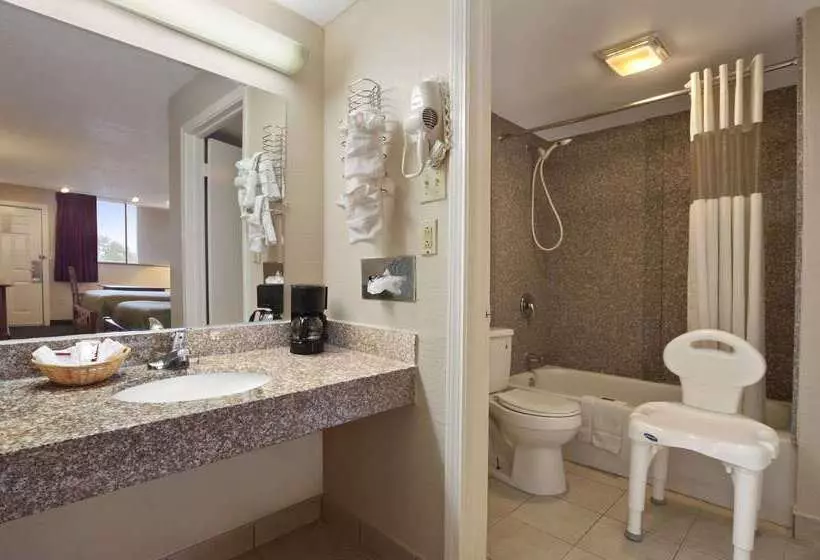 בית מלון כפרי Travelodge By Wyndham New Orleans Harvey