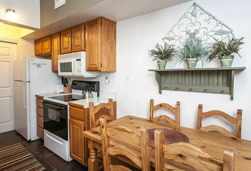 منتجع Powderwood Pines 9q