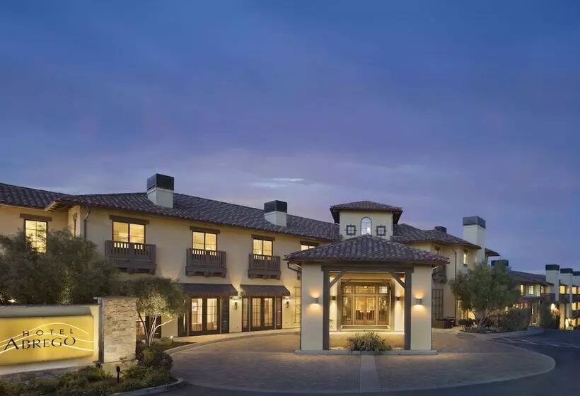 فندق Abrego