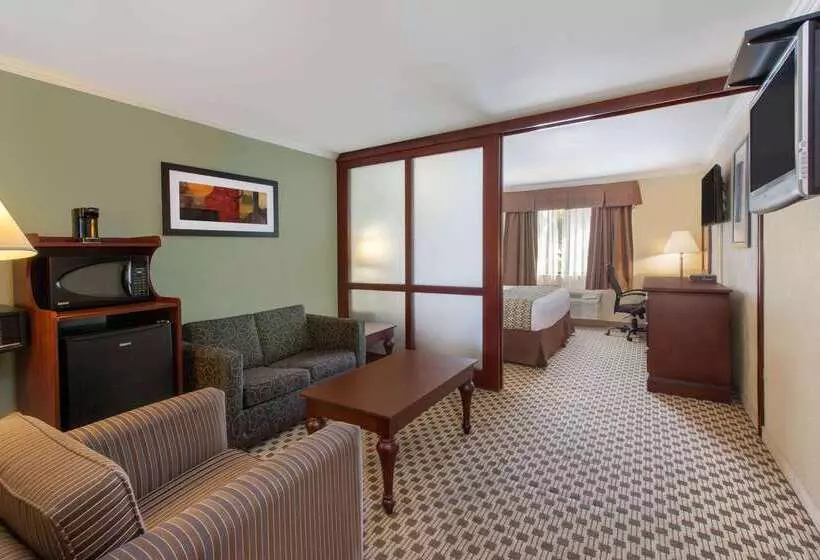 בית מלון כפרי Baymont By Wyndham Pompton Plains/wayne