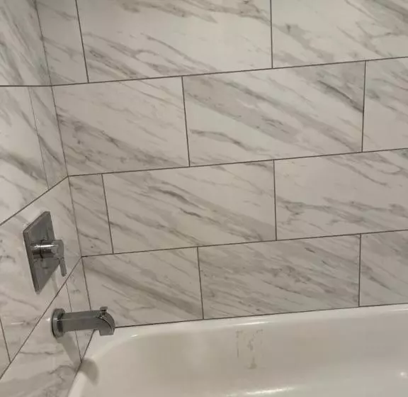 هتل Bear Mount Inn & Suites