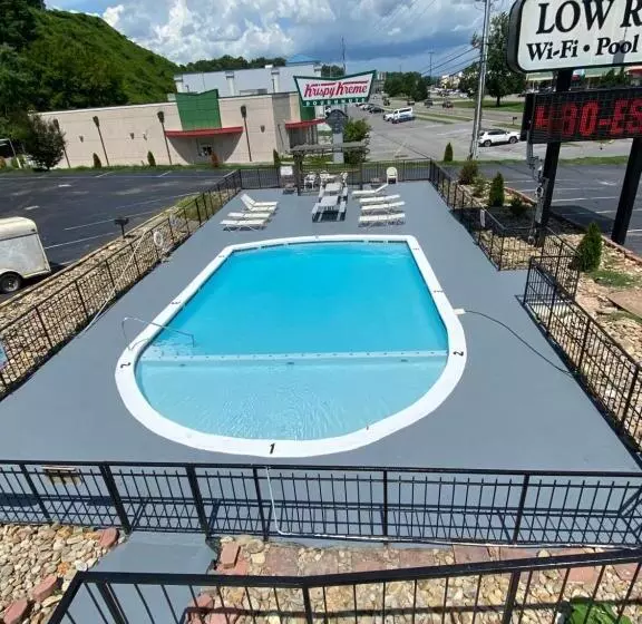 هتل Bear Mount Inn & Suites