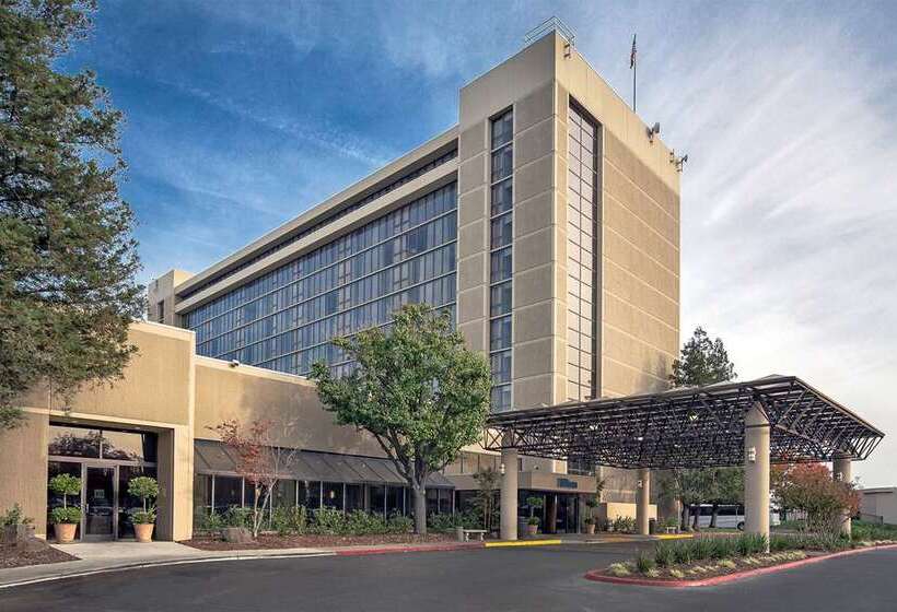 هتل Hilton Sacramento Arden West