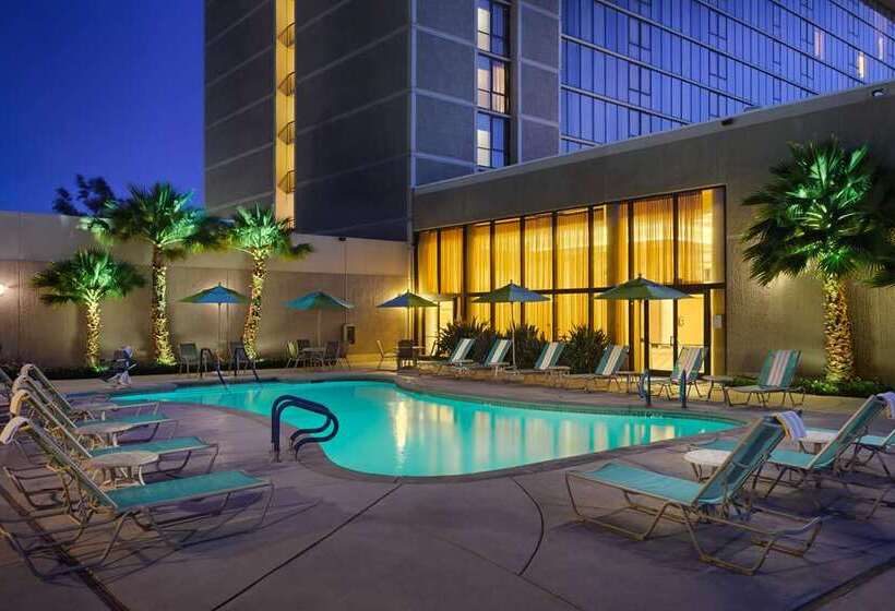 هتل Hilton Sacramento Arden West