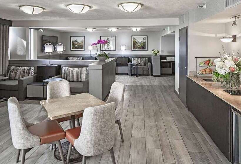 هتل Hilton Sacramento Arden West