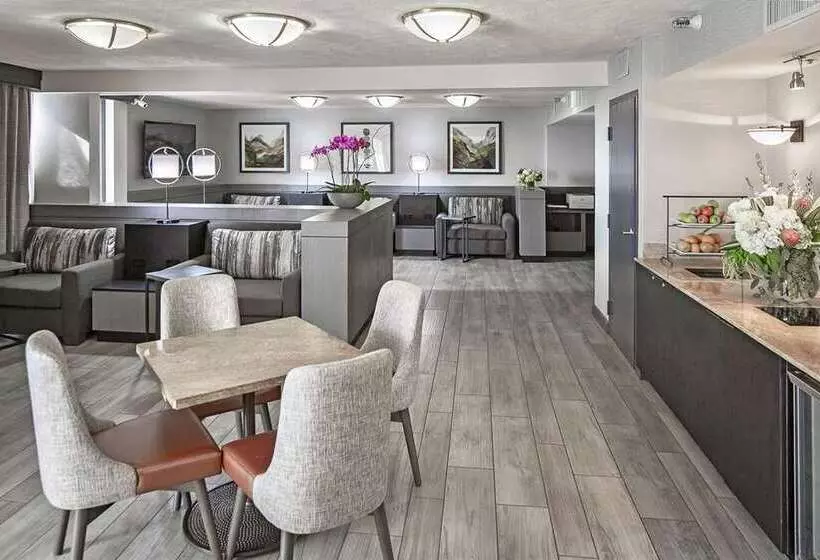 בית מלון כפרי Hilton Sacramento Arden West