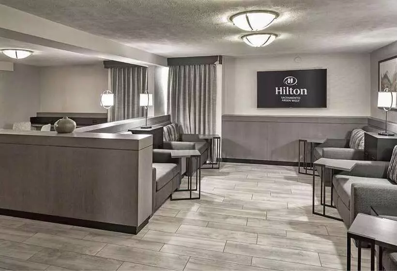 בית מלון כפרי Hilton Sacramento Arden West