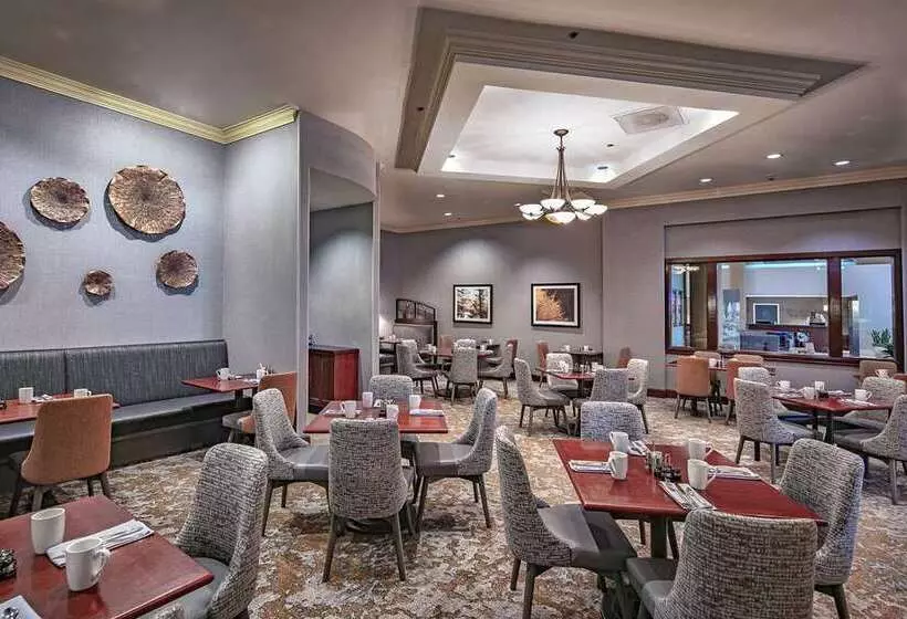 בית מלון כפרי Hilton Sacramento Arden West