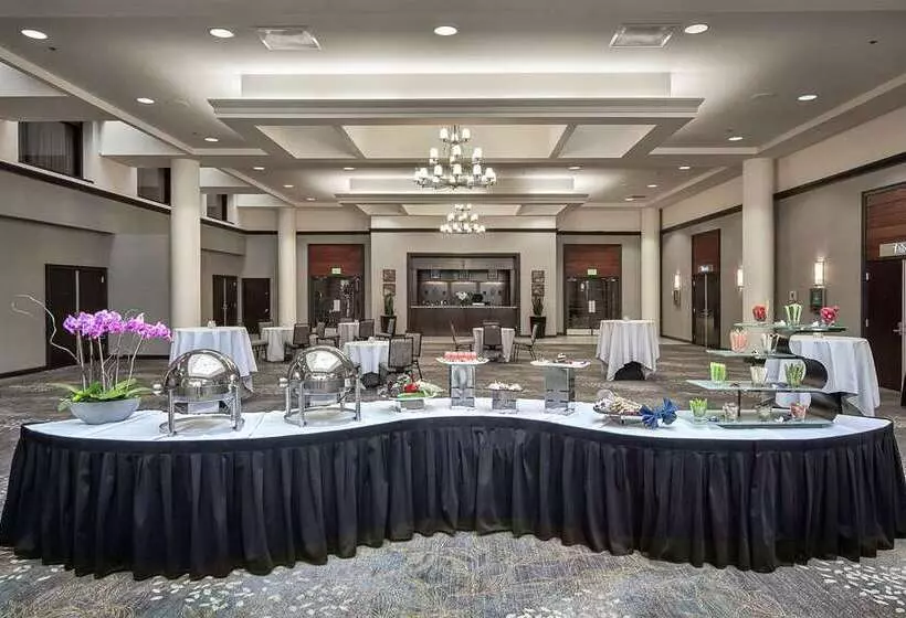 בית מלון כפרי Hilton Sacramento Arden West