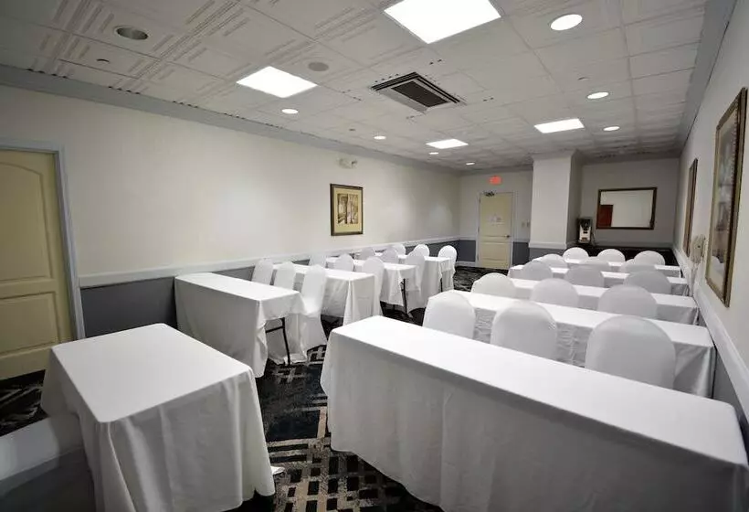 Hotel Holiday Inn Hazlet, An Ihg