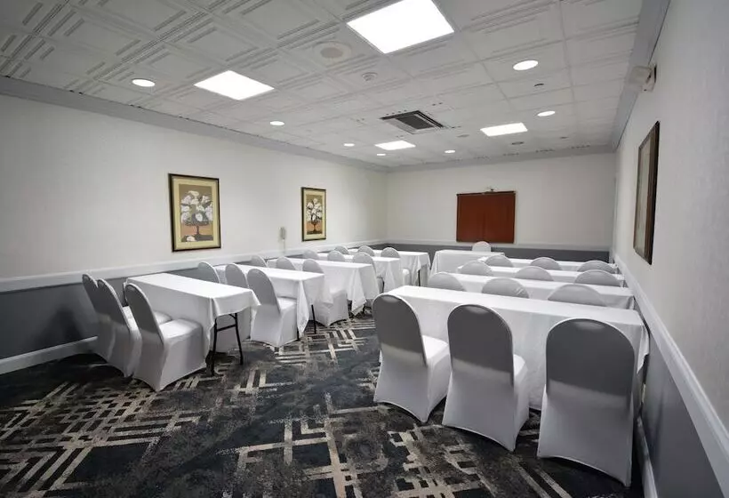 Hotel Holiday Inn Hazlet, An Ihg