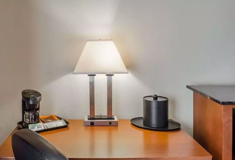 Отель Quality Inn Harrisburg Downtown Riverfront