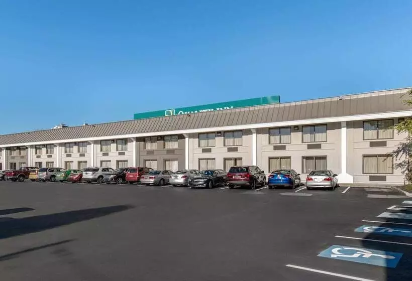 Отель Quality Inn Harrisburg Downtown Riverfront