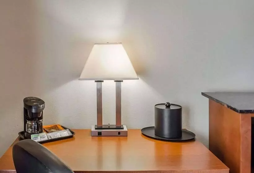 Отель Quality Inn Harrisburg Downtown Riverfront