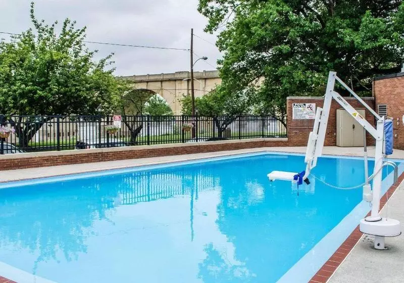 Отель Quality Inn Harrisburg Downtown Riverfront