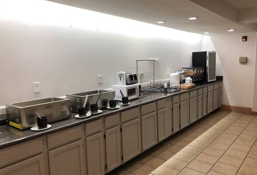 فندق Ramada By Wyndham Birmingham Airport