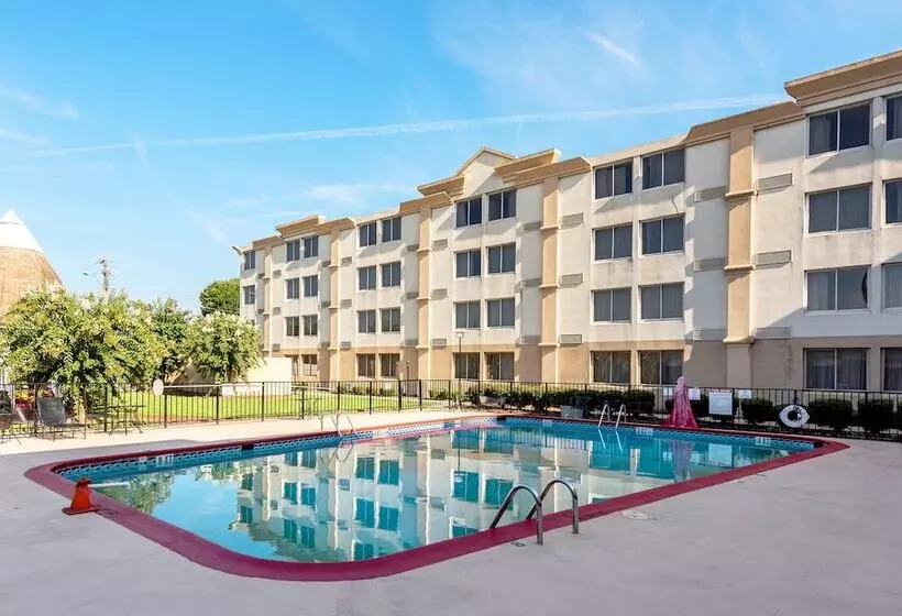 호텔 Ramada By Wyndham Birmingham Airport