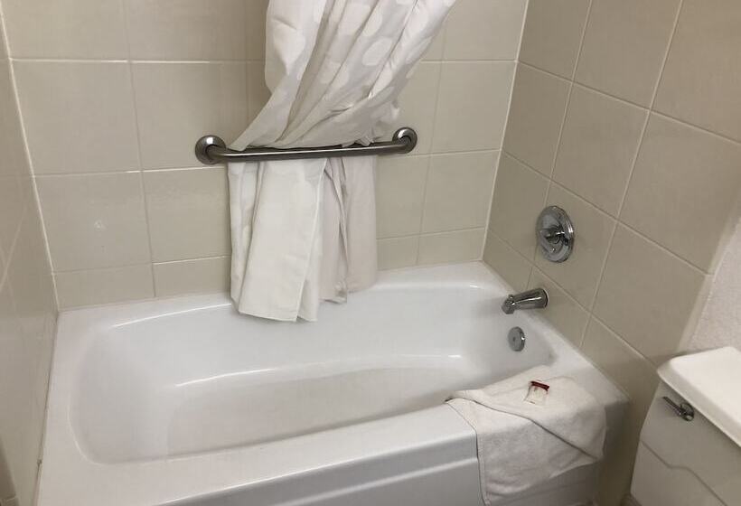 فندق Ramada By Wyndham Birmingham Airport