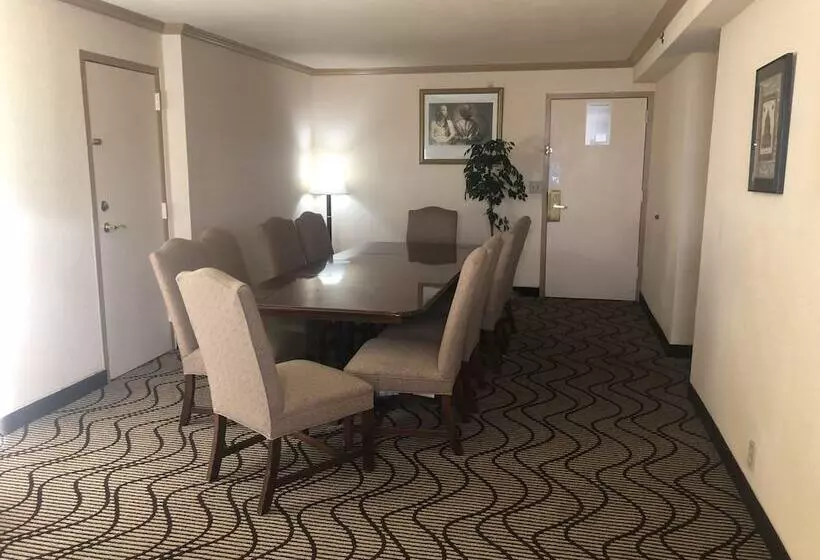 호텔 Ramada By Wyndham Birmingham Airport