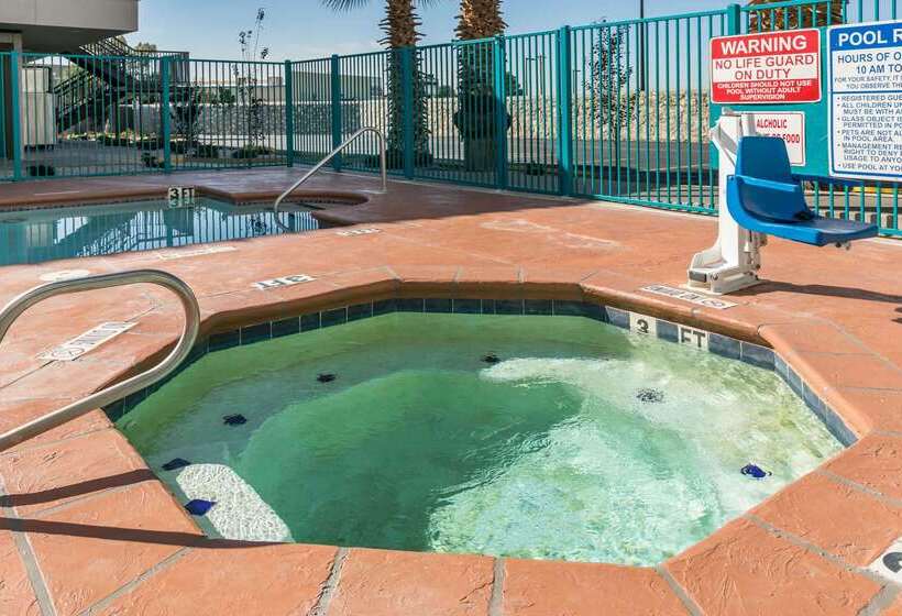 فندق Ramada By Wyndham El Paso