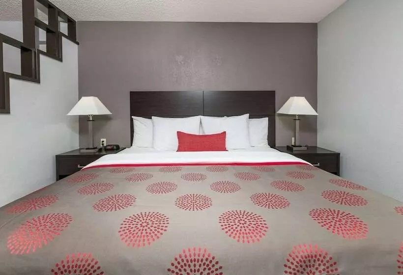 Hotel Ramada By Wyndham El Paso