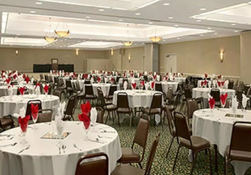 בית מלון כפרי Ramada Inn