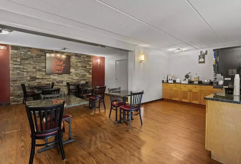 Отель Red Roof Inn Greensboro Airport