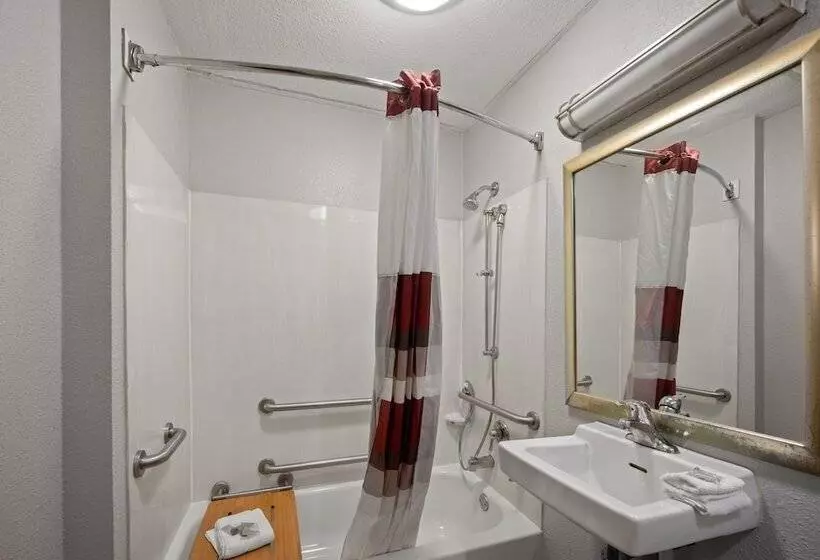 Отель Red Roof Inn Greensboro Airport