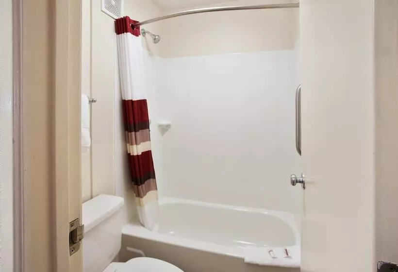 Отель Red Roof Inn Greensboro Airport