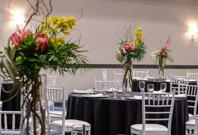 בית מלון כפרי Sheraton Oklahoma City Downtown