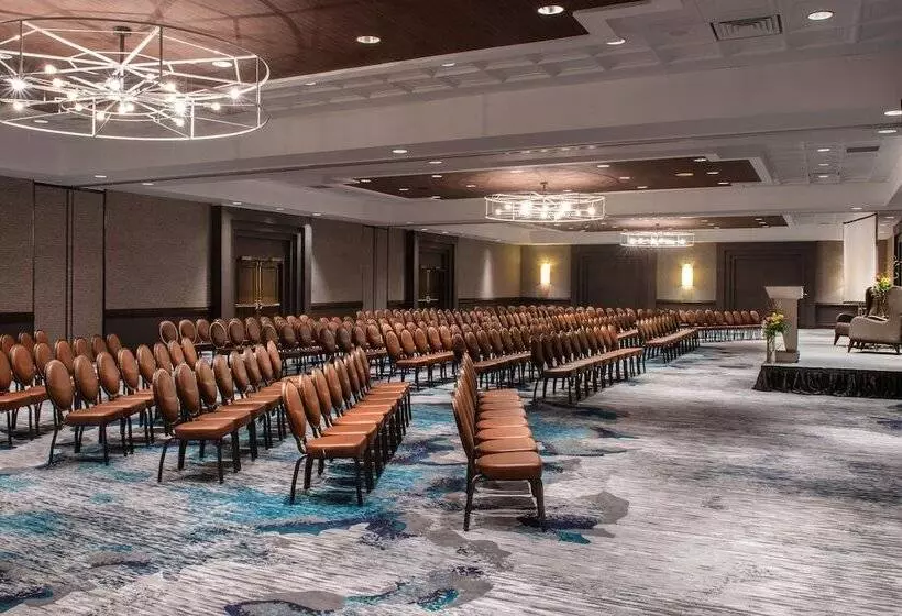 בית מלון כפרי Sheraton Oklahoma City Downtown