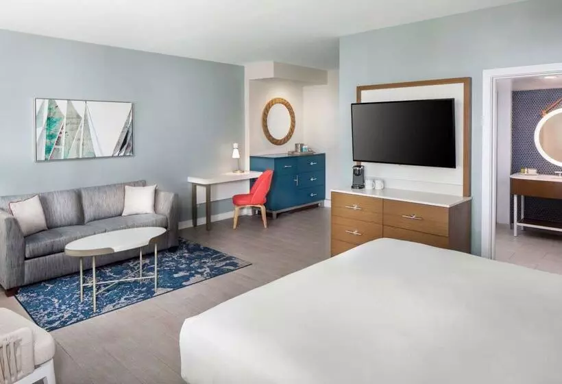 Hotel The Reach Key West, Curio Collection By Hilton