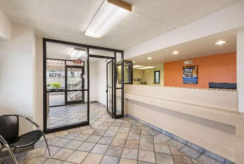 Motel 6charlotte, Nc  Coliseum
