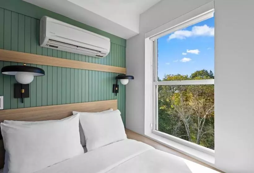 Riverside Tower Hotel