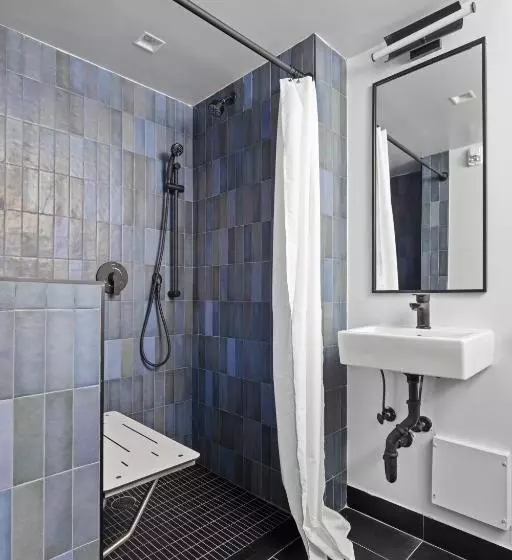 Riverside Tower Hotel