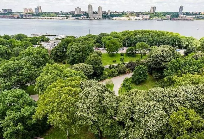 Riverside Tower Hotel