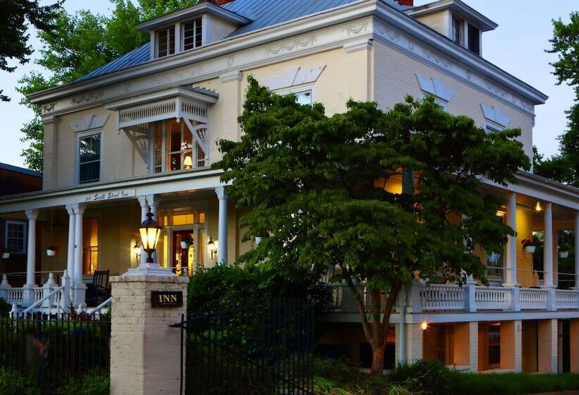 هتل 200 South Street Inn