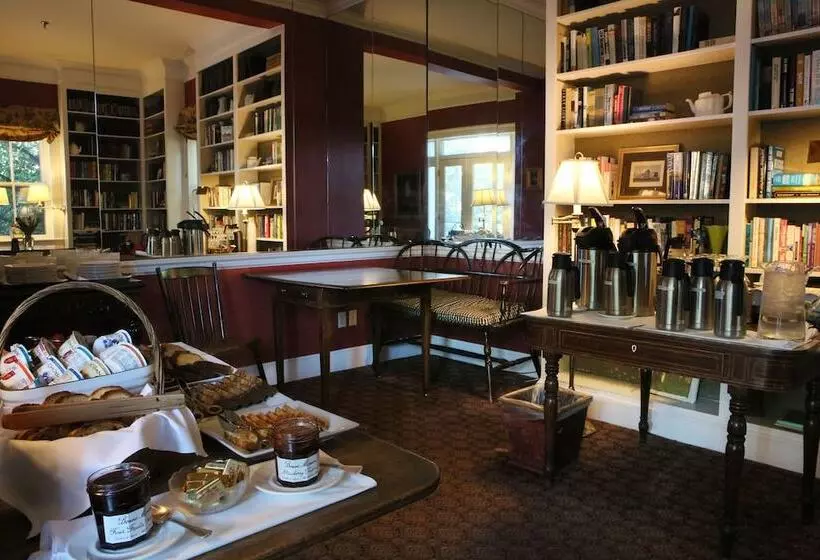 ホテル 200 South Street Inn