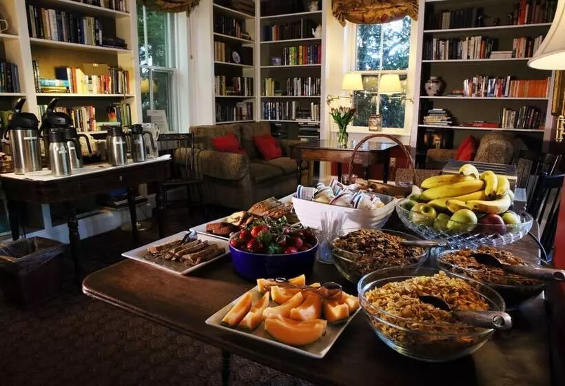 ホテル 200 South Street Inn