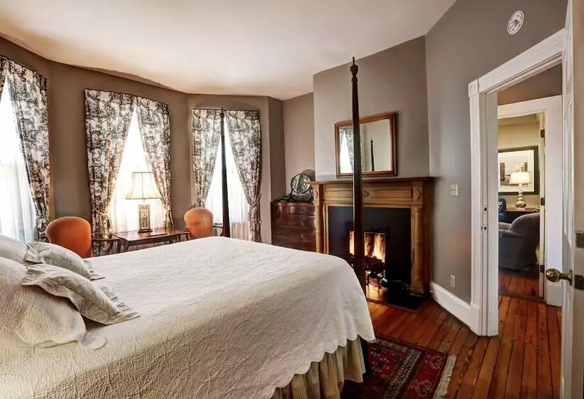 ホテル 200 South Street Inn